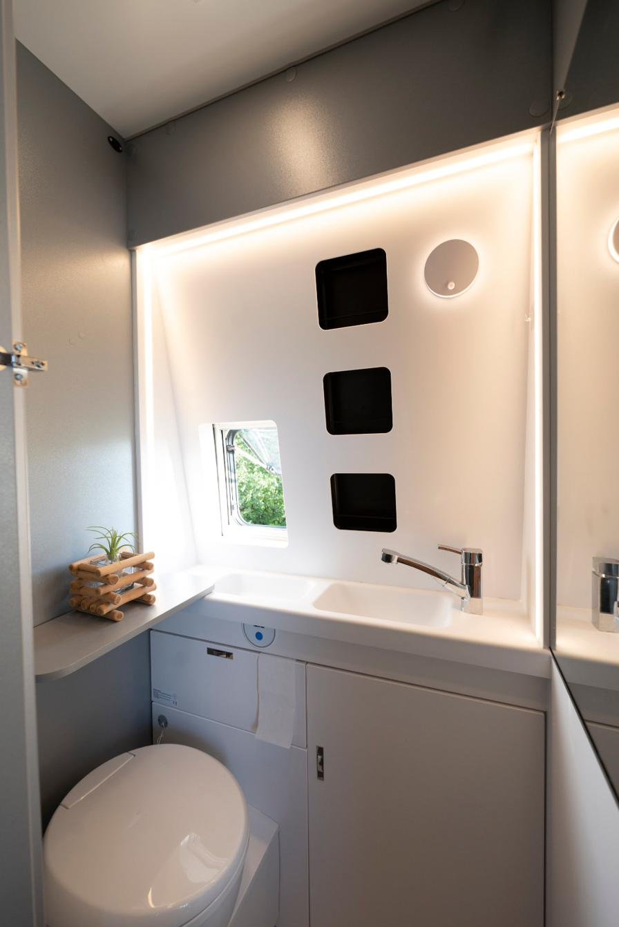 Wohnmobil Nasszelle mit Dusche und WC